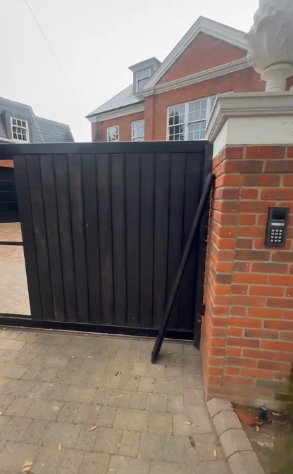 Electric gate automation